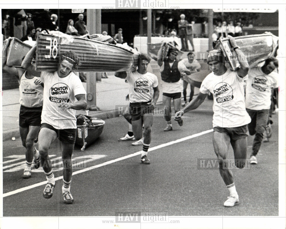 1977 Press Photo canoe racing Canadian - Historic Images