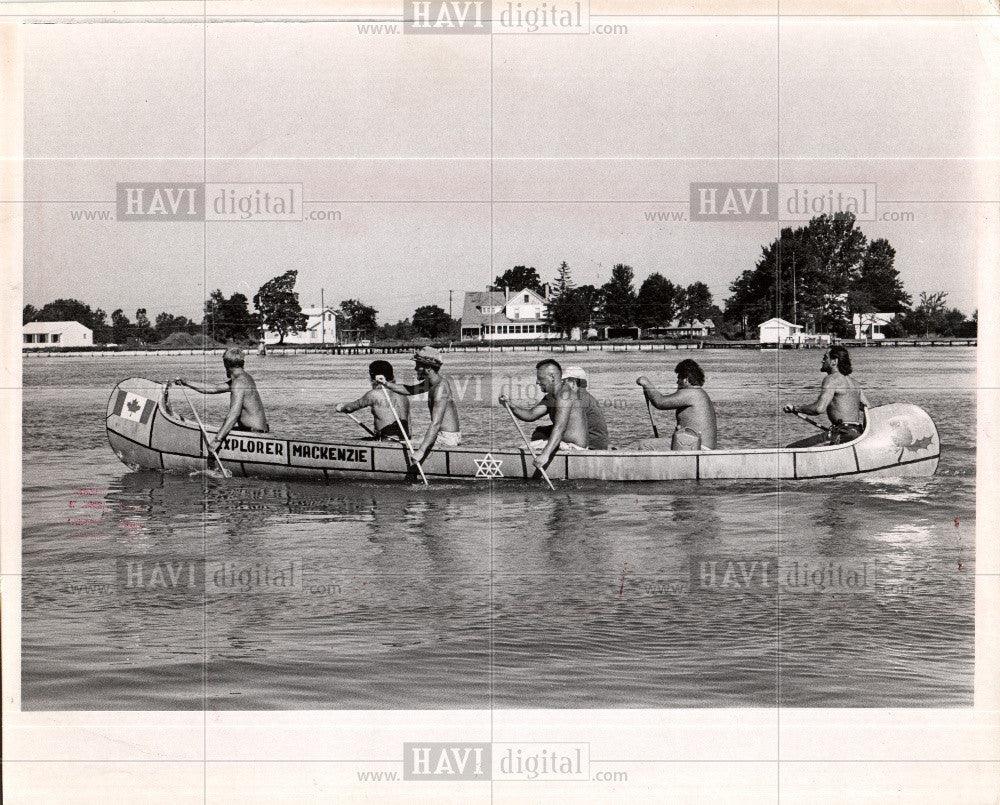 1967 Press Photo Explorer Mackenzie, canoe, Detroit - Historic Images