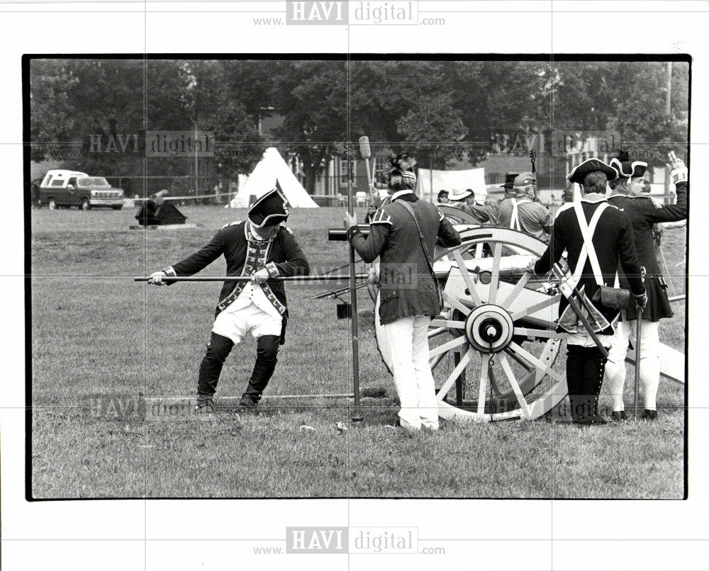 1986 Press Photo Charles Spring  1986 cannon rounds - Historic Images