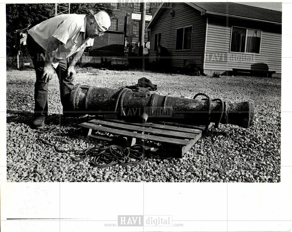 1984 Press Photo River yield historic gun - Historic Images