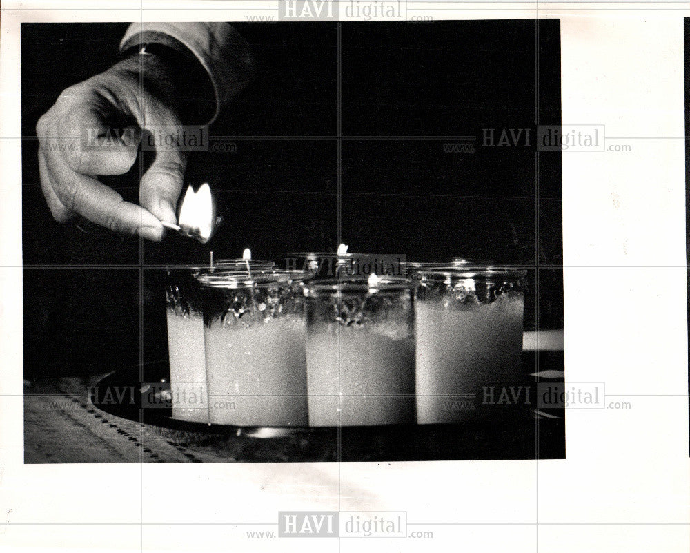 1988 Press Photo crash,glass,awakens,chilly,night - Historic Images