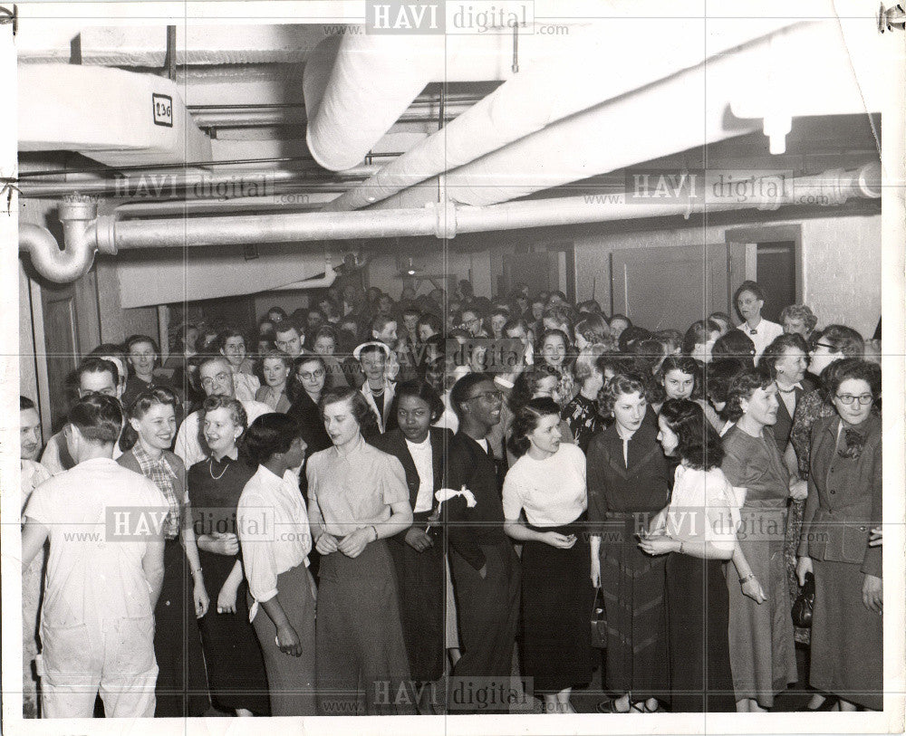 1951 Press Photo employees bombing Main Library under - Historic Images