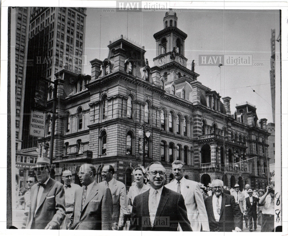 Press Photo CITY HALL LEAD PARADE - Historic Images