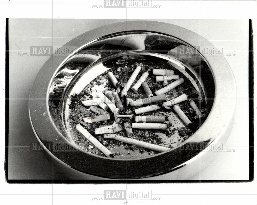 1992 Press Photo Cigarette smoking health risks lawsuit - Historic Images