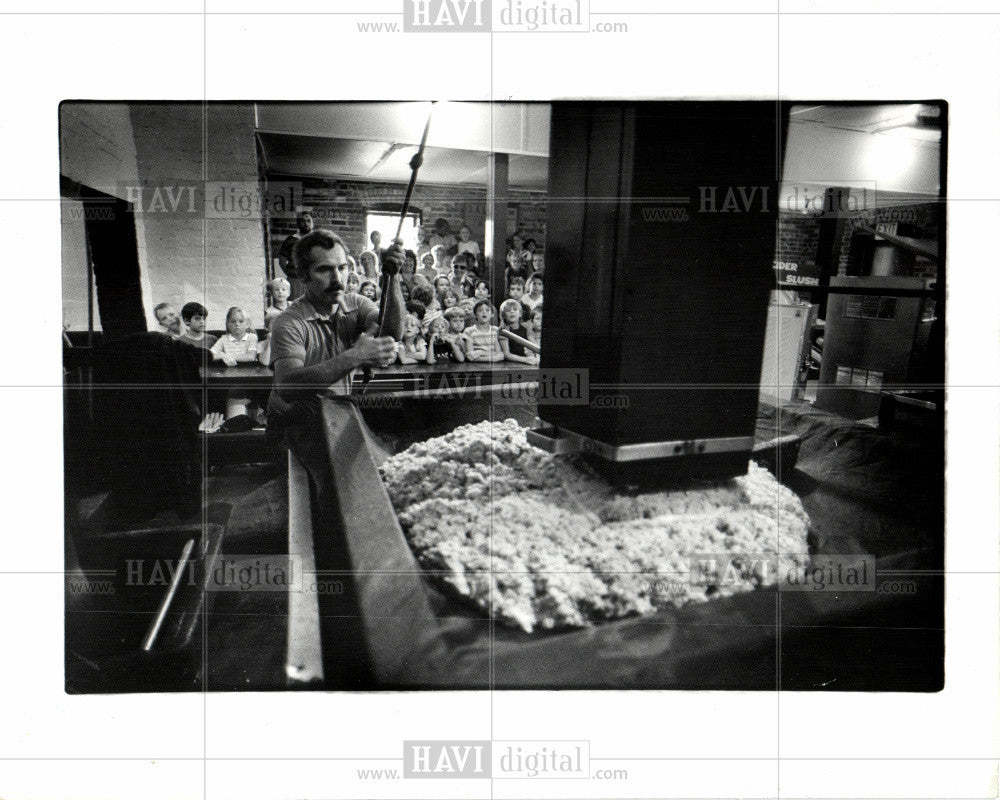 1985 Press Photo Yates Cider Mill - Historic Images