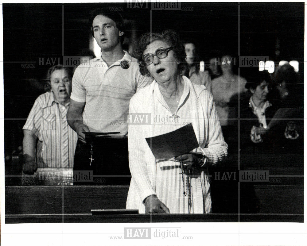 1981 Press Photo church praying 1981 Detroit gathering - Historic Images