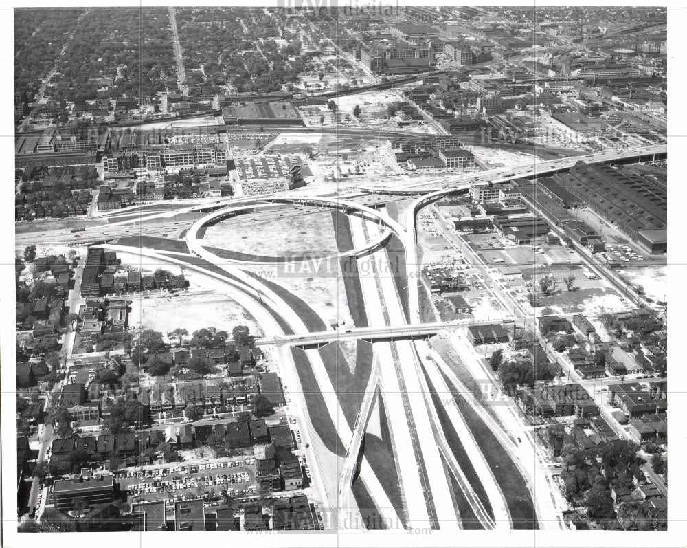 1964 Press Photo Chryslyer freeway - Historic Images