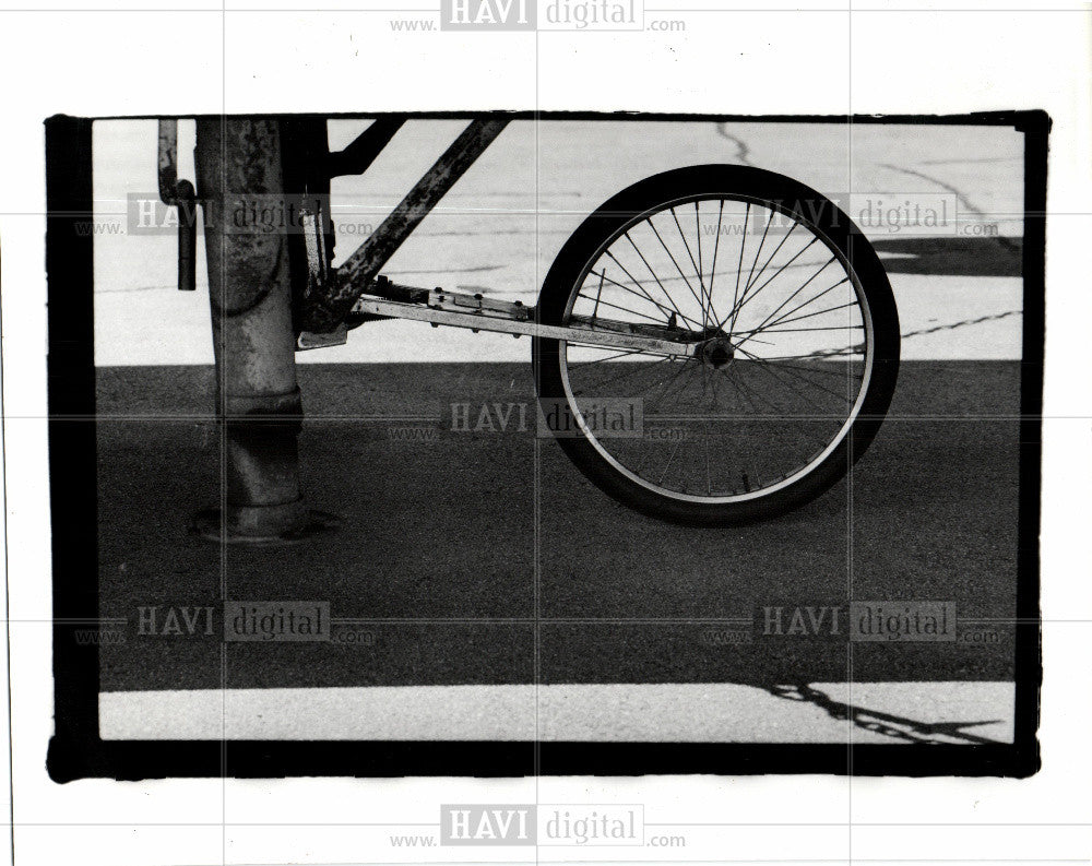 1991 Press Photo bike wheel sends data truck - Historic Images