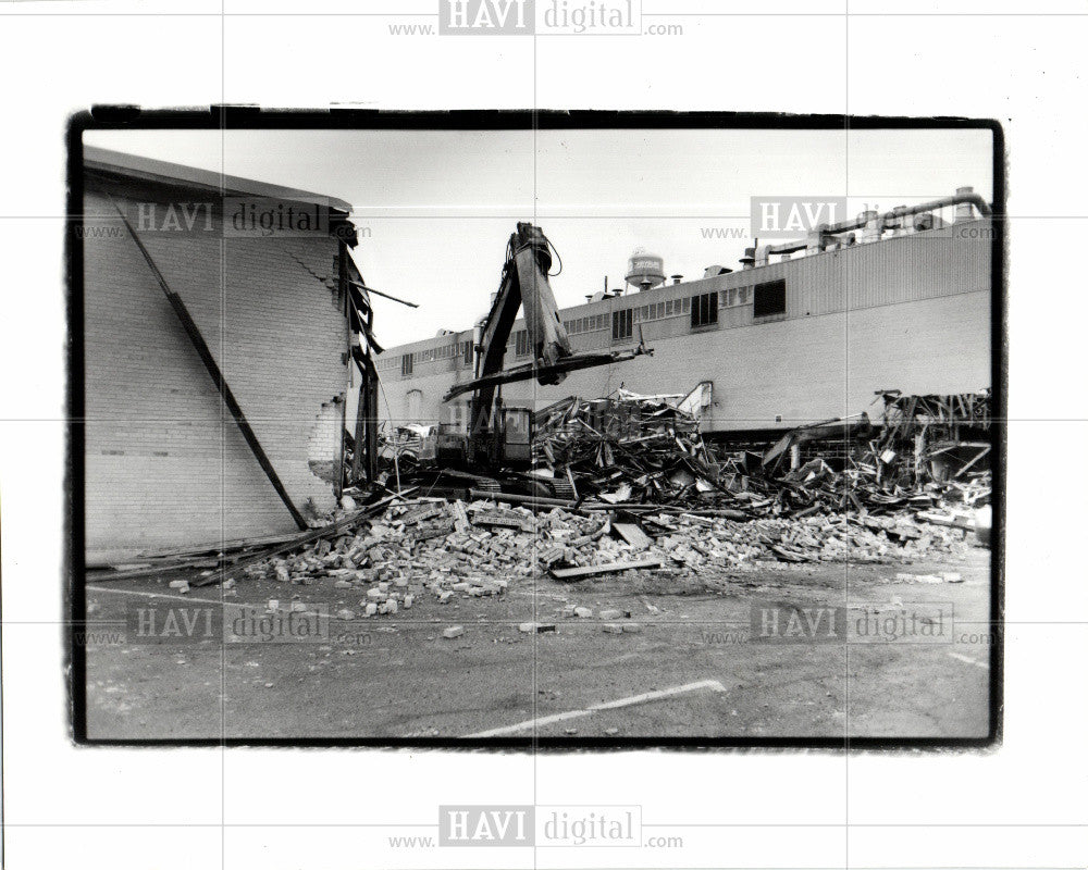 1990 Press Photo demolishion,street,plant,jefferson, - Historic Images