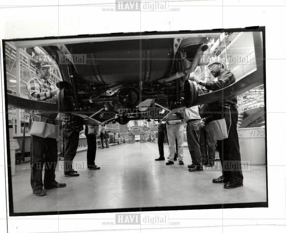 1992 Press Photo Chrysler Jefferson Assembly Plant - Historic Images
