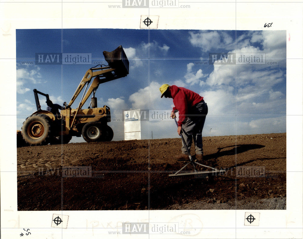 1991 Press Photo Chrysler Landscape seeding - Historic Images