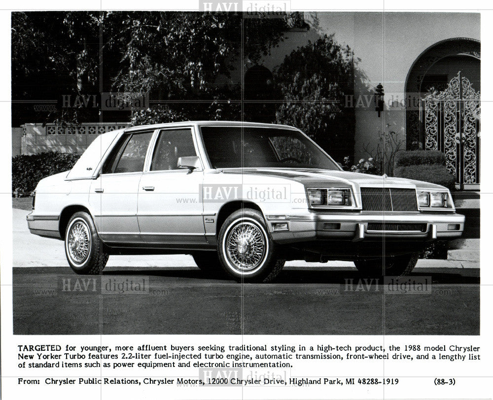 Press Photo Chrysler New Yorker Turbo 1988 - Historic Images