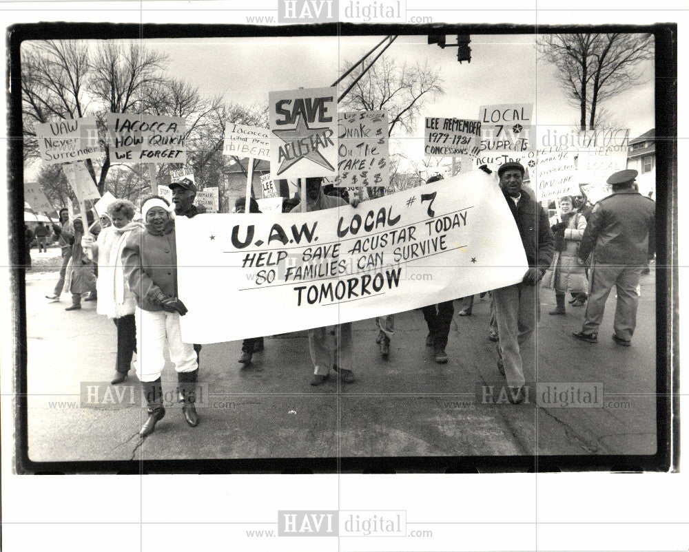 1988 Press Photo Chrysler Demonstration - Historic Images