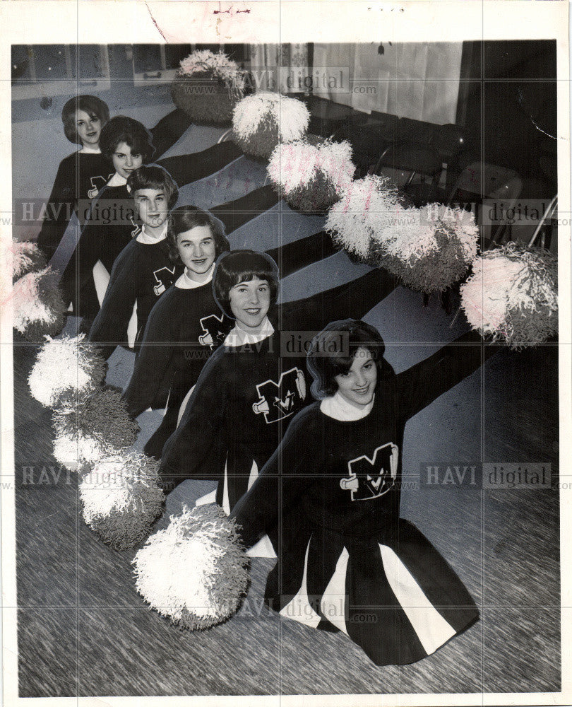 1965 Press Photo cheerleaders east lansing michigan - Historic Images