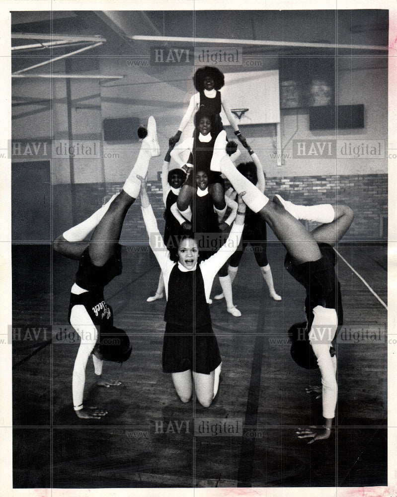 1974 Press Photo Cheer Leader in the high school - Historic Images