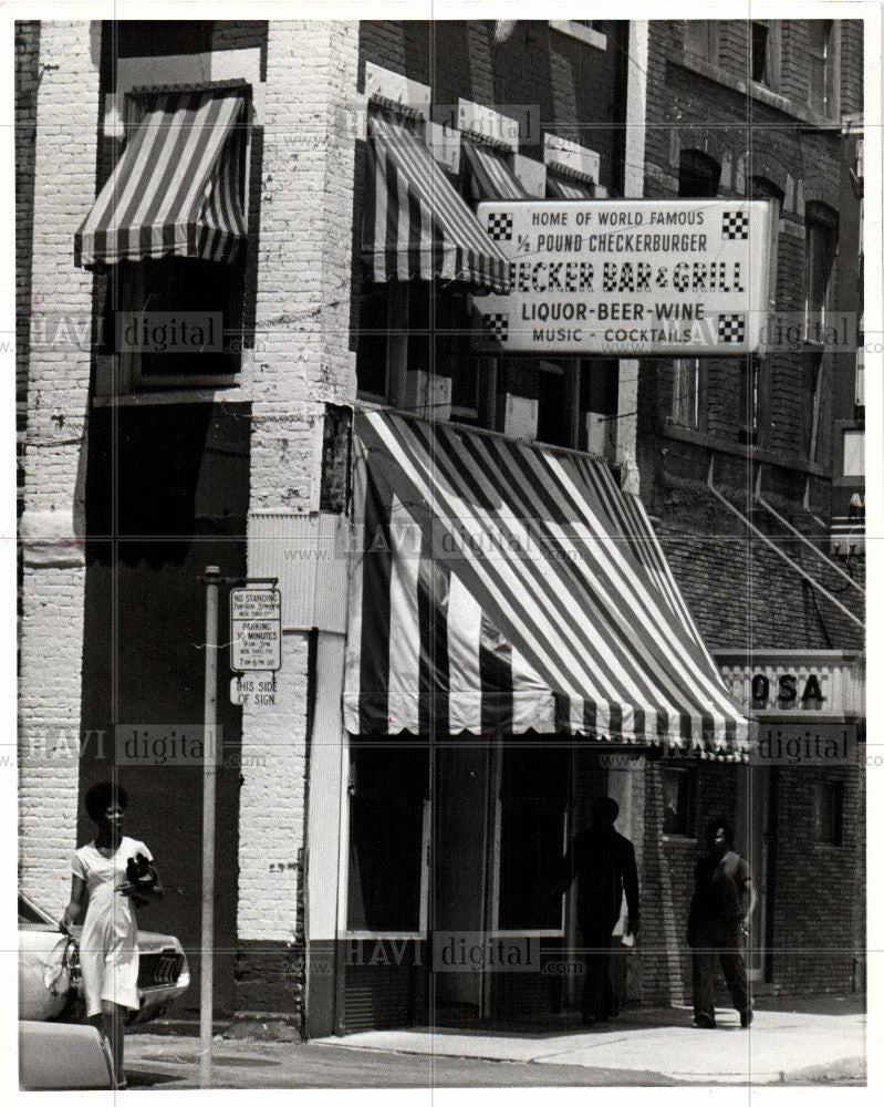 1977 Press Photo Checkers Bar Famous Half Pound Burger - Historic Images