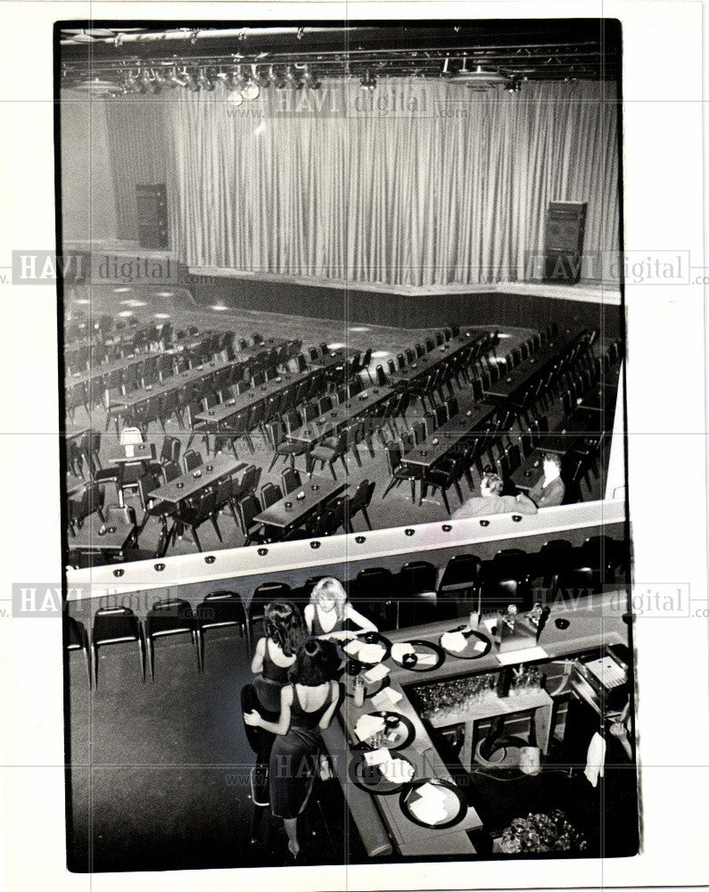 1979 Press Photo CENTER STAGE - Historic Images