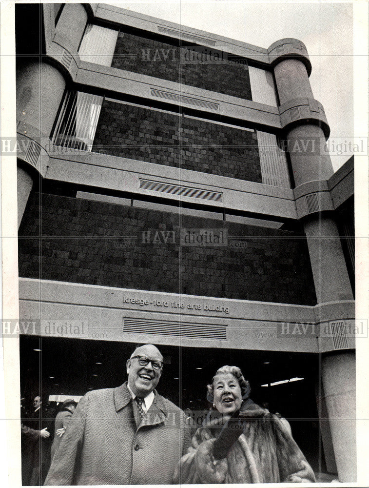 1975 Press Photo Mrs. Edsel Ford Stanley S. Kresge - Historic Images