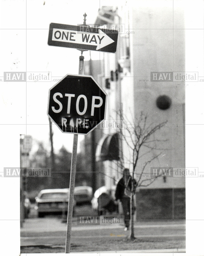 1990 Press Photo Cass Corridor Detroit Graffiti Crime - Historic Images