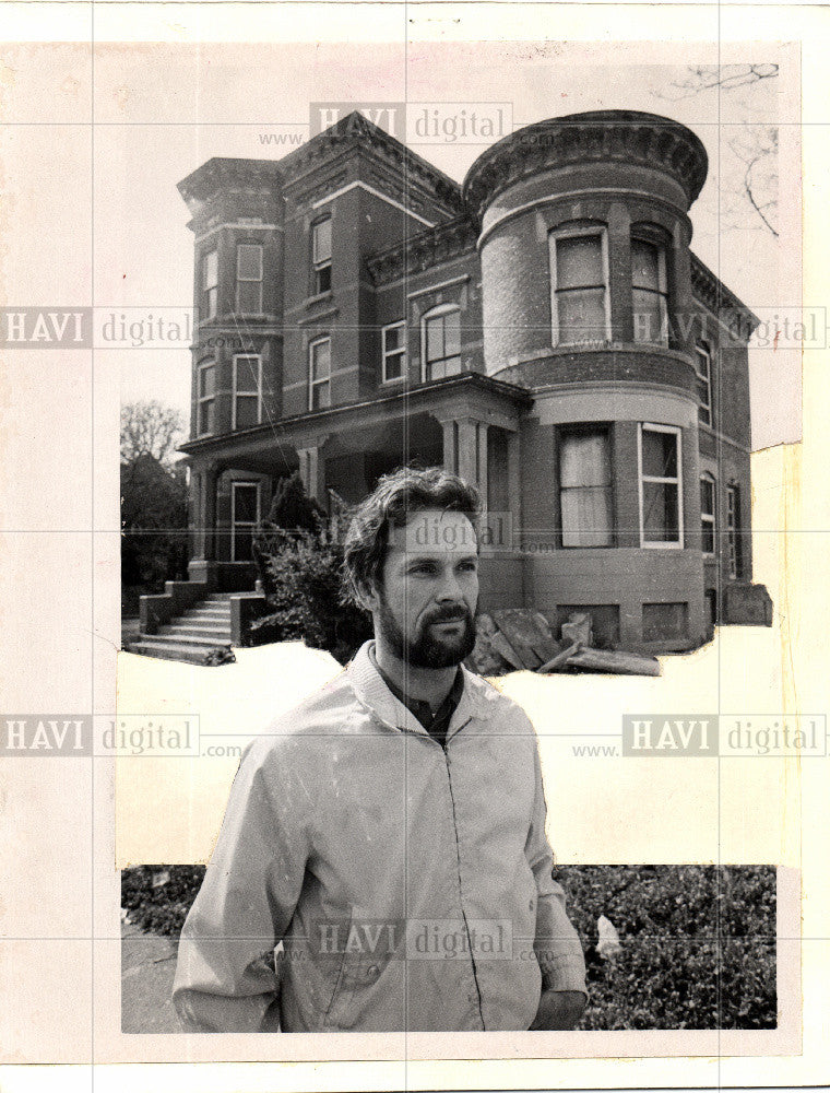 1974 Press Photo George McMahon social capitalist house - Historic Images