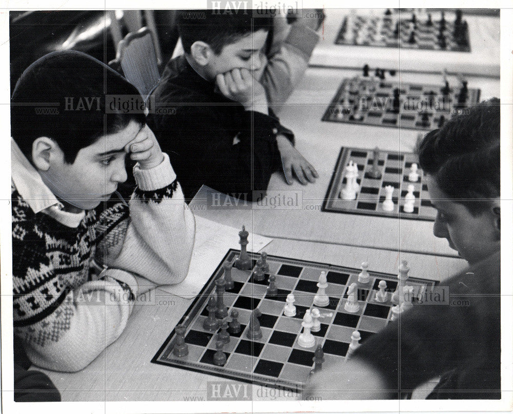 1963 Press Photo Children Playing Chess - Historic Images