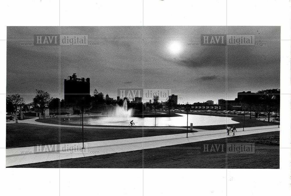 1985 Press Photo Chene Park Pedal Past Detroit - Historic Images