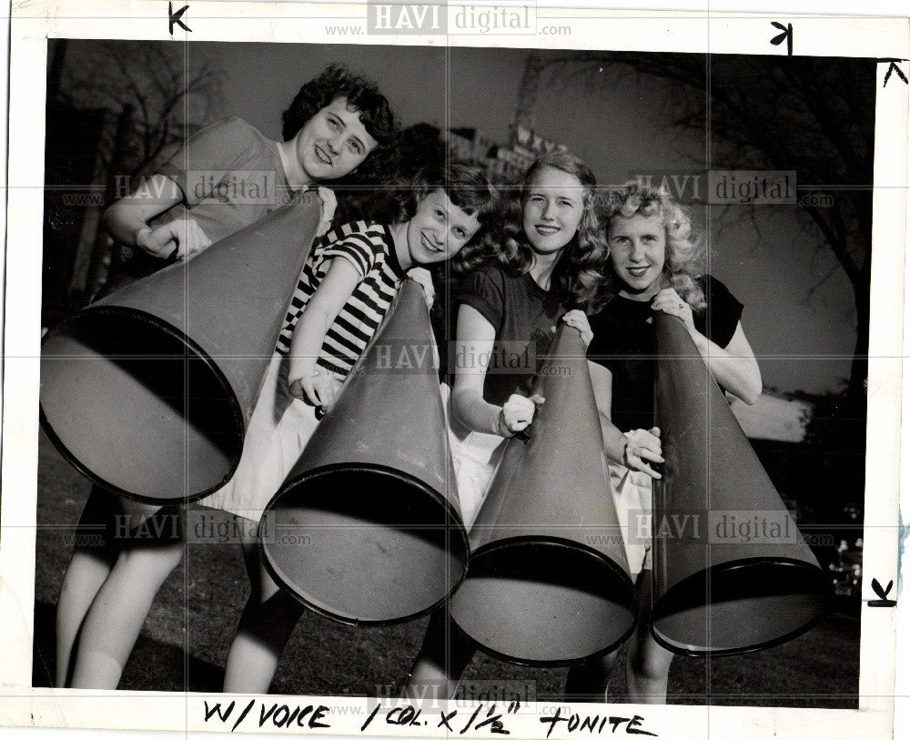 Press Photo Pat Kilts Joy Lozen - Historic Images