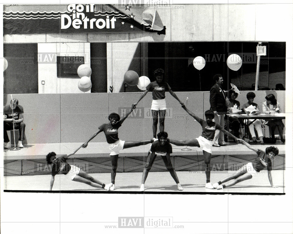 1984 Press Photo Redford cheerleader contest Hart Plaza - Historic Images