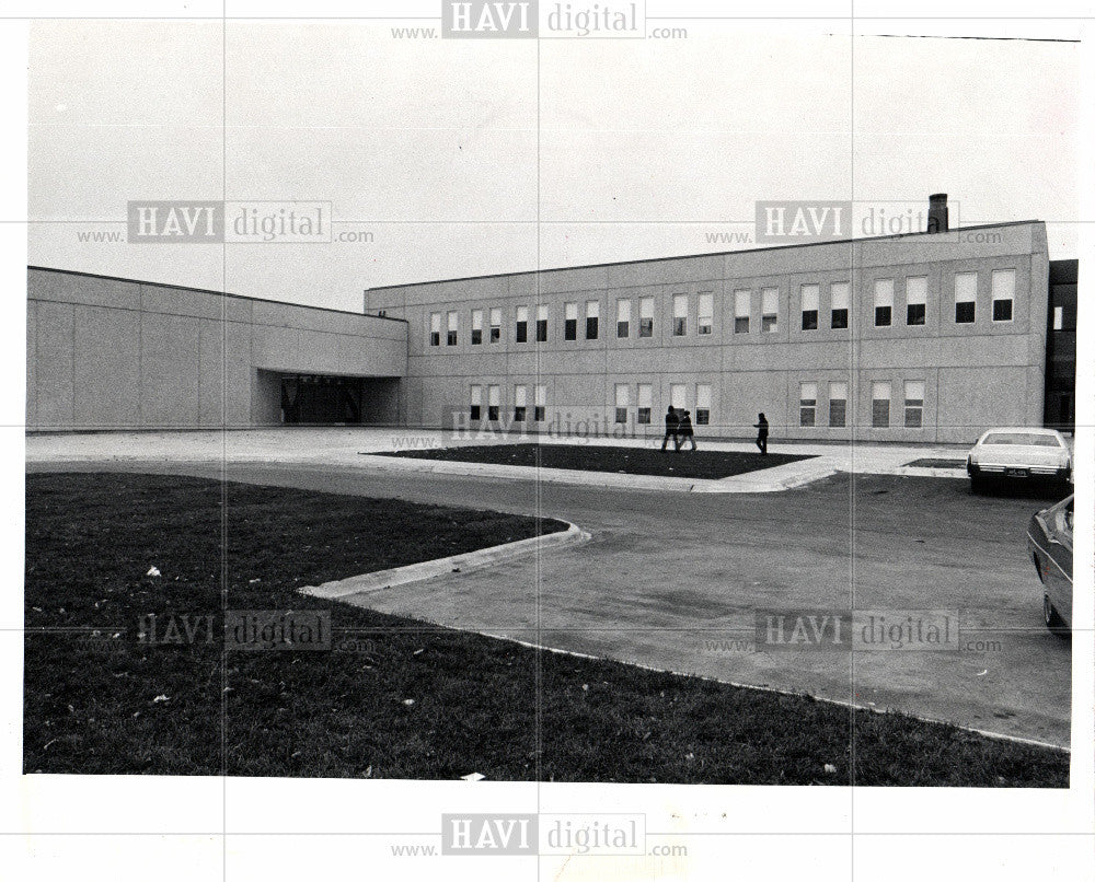 1972 Press Photo Cerveny Jr. high school - Historic Images