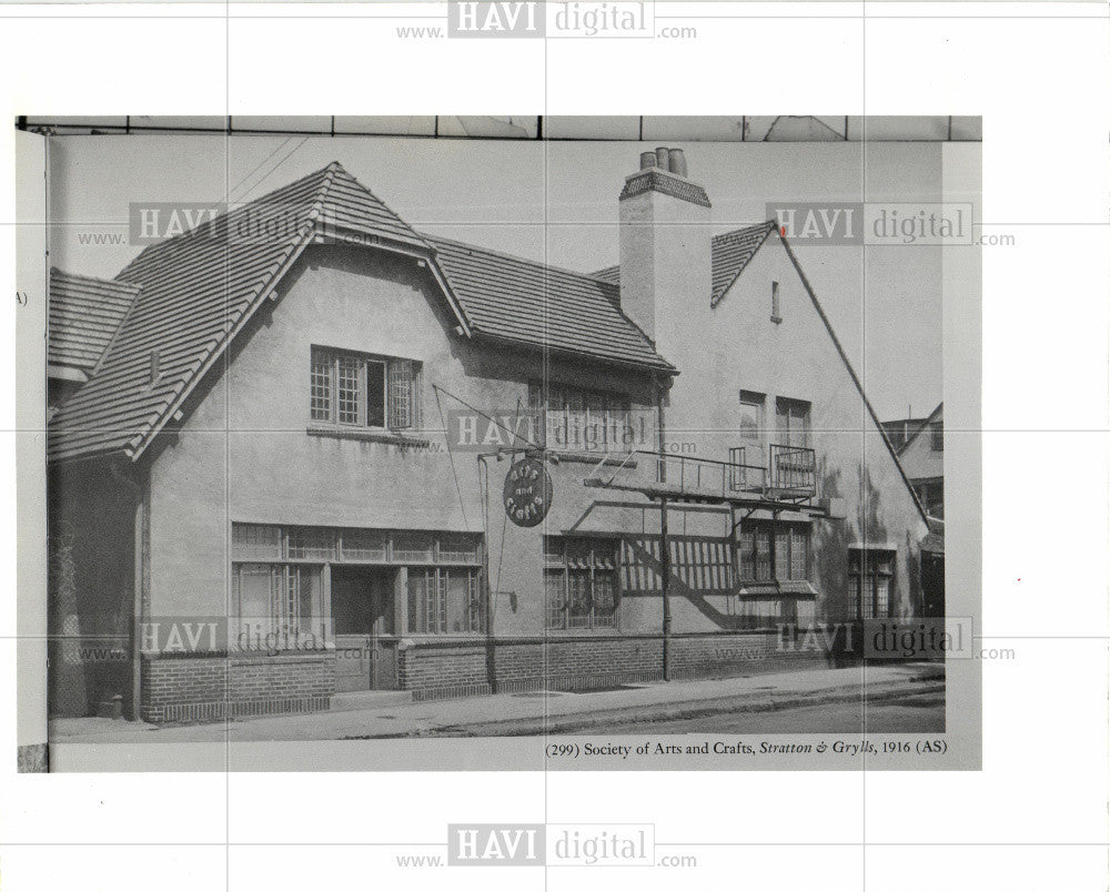 1985 Press Photo demolish land mark building lodge 1916 - Historic Images