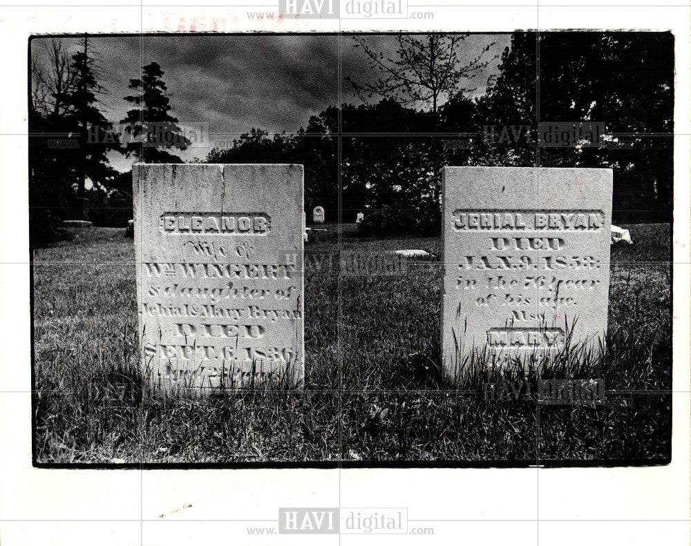 1976 Press Photo Cemetary Headstones Record of Facts - Historic Images