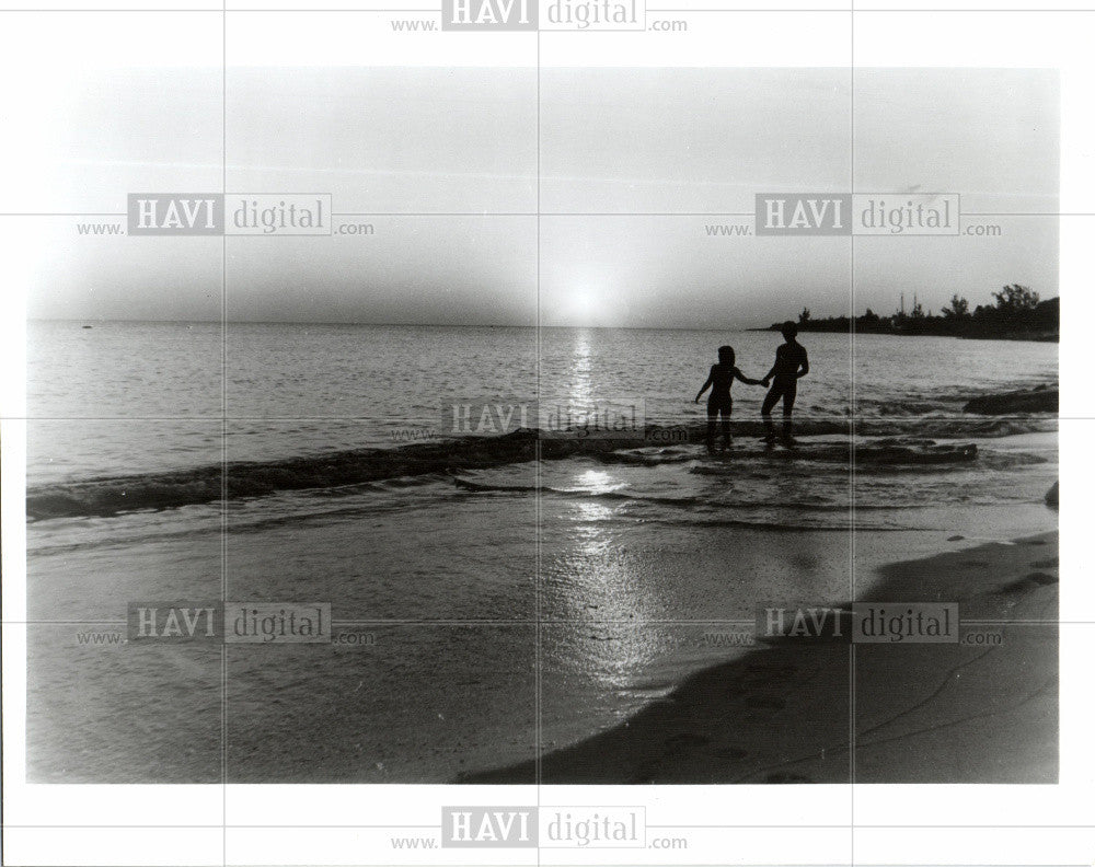 Press Photo Cayman Islands beach - Historic Images