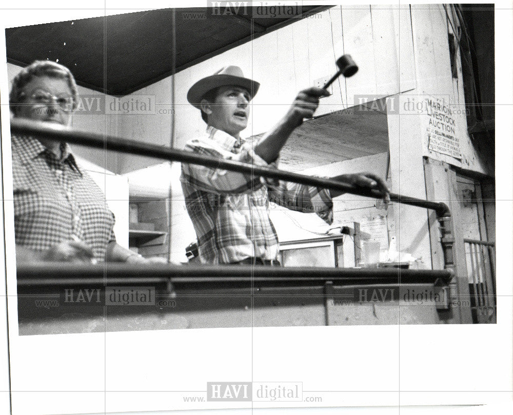 1979 Press Photo Auction Auctioneer Gavel - Historic Images