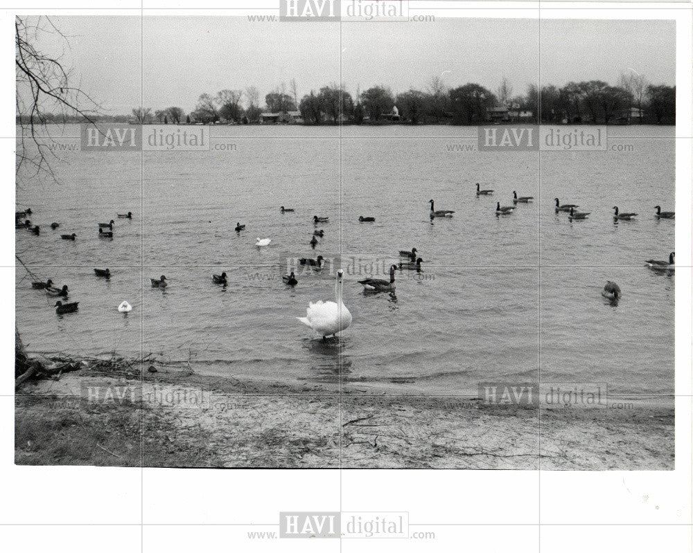 1975 Press Photo Cass Lake Minnesota - Historic Images