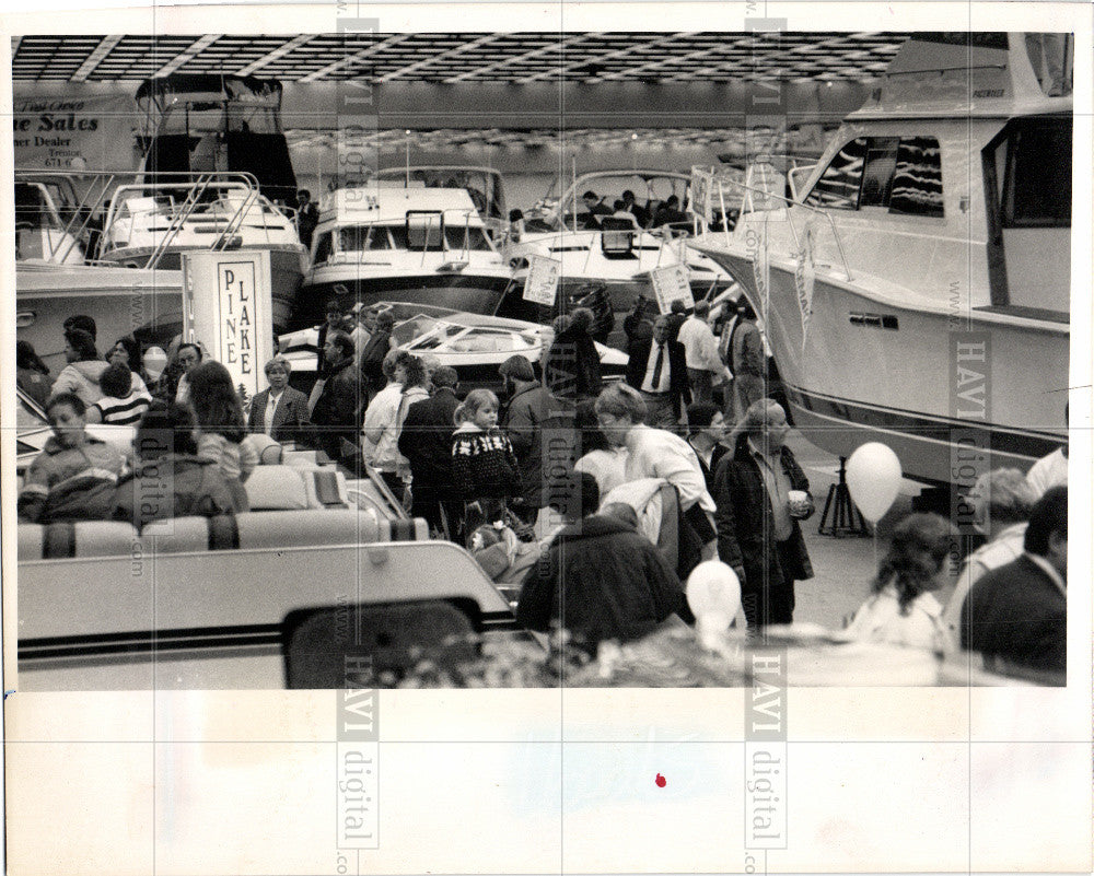 1989 Press Photo Cobo Hall Detroit Boat Show Opening - Historic Images