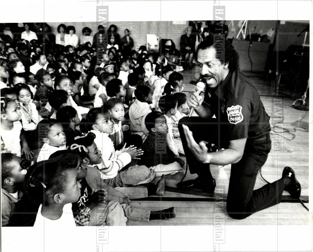 1985 Press Photo HUBY BURRELL, FOR THE KIDS - Historic Images