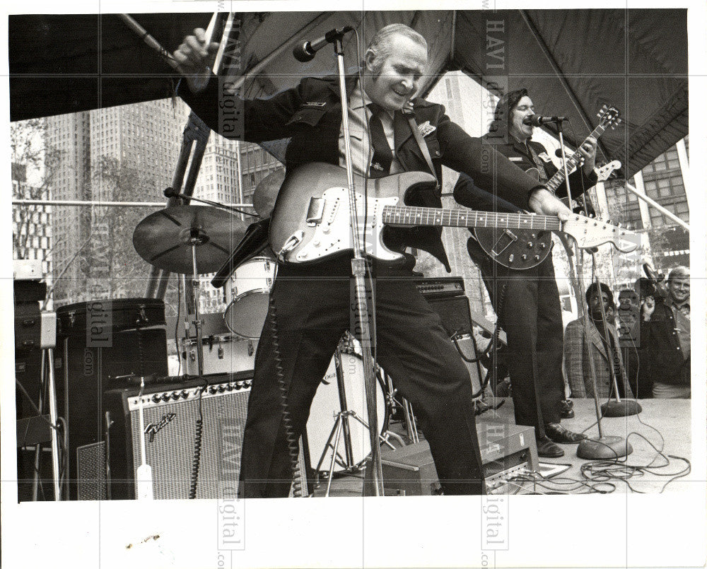 1976 Press Photo Downtown Detroit Days Les Cochons Bleu - Historic Images