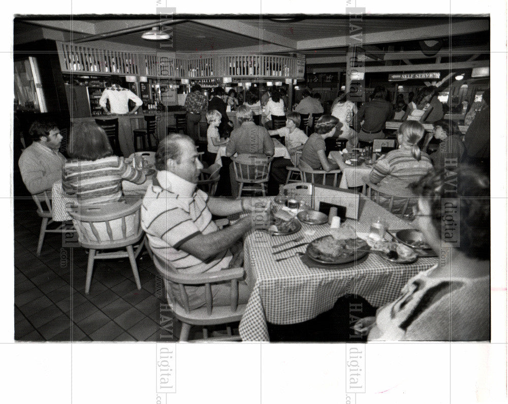 1977 Press Photo Bloomfield restaurant &quot;Charleys&quot; - Historic Images