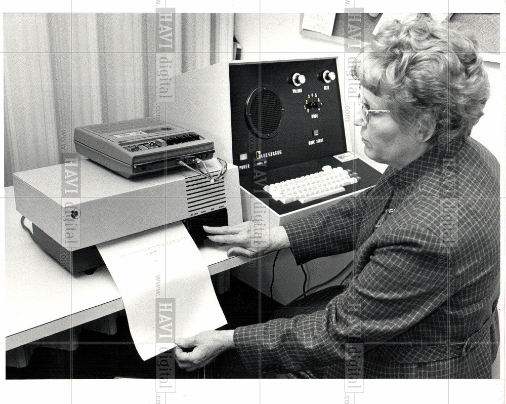 1984 Press Photo Dorothy Norton instructor Cyber Typer - Historic Images