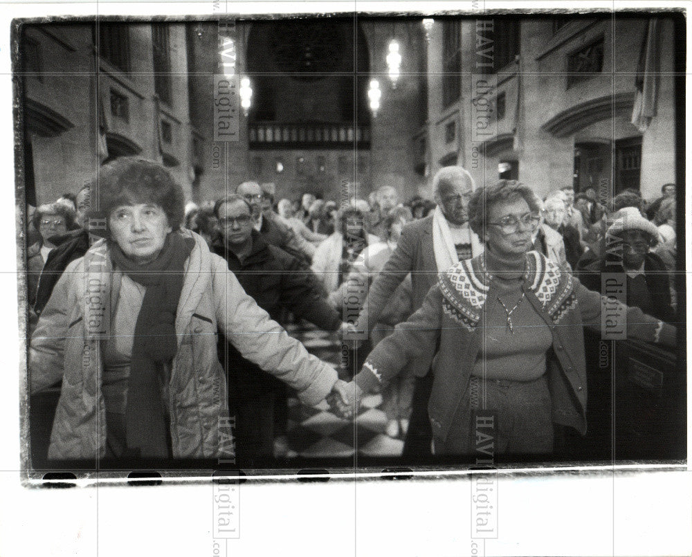 1988 Press Photo Blessed Sacrament Cathedral Protest - Historic Images