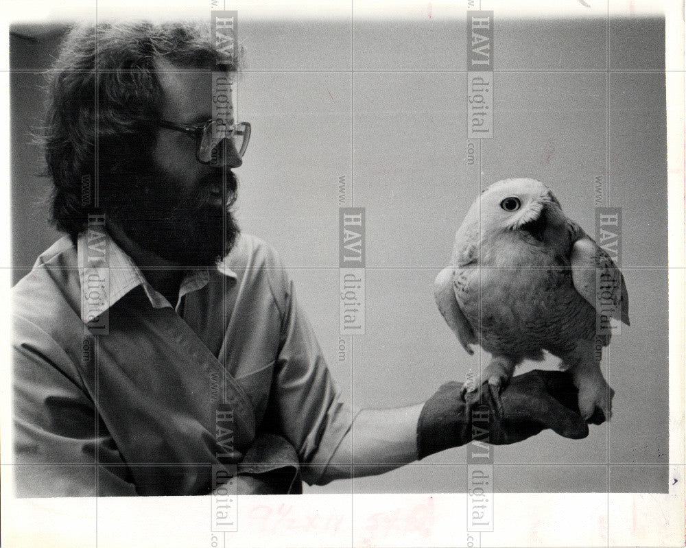 1981 Press Photo Bird owl, Dr. Richard Wojciechowski - Historic Images