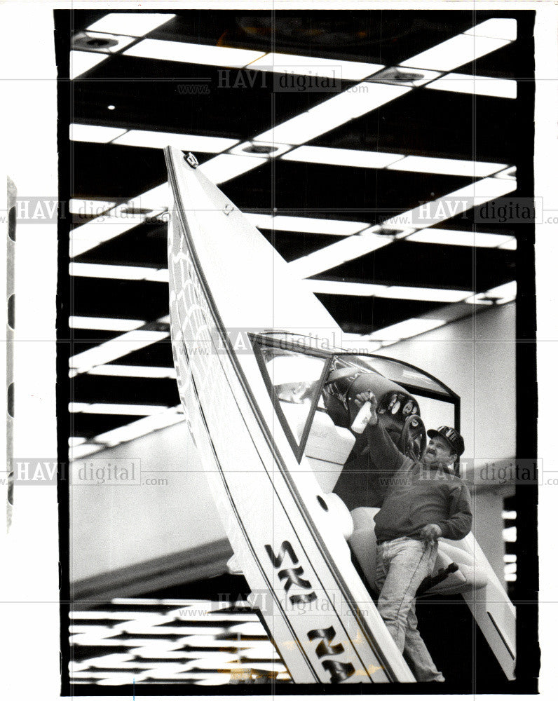 1993 Press Photo Mike Reyes Silver Spray Sports fenton - Historic Images