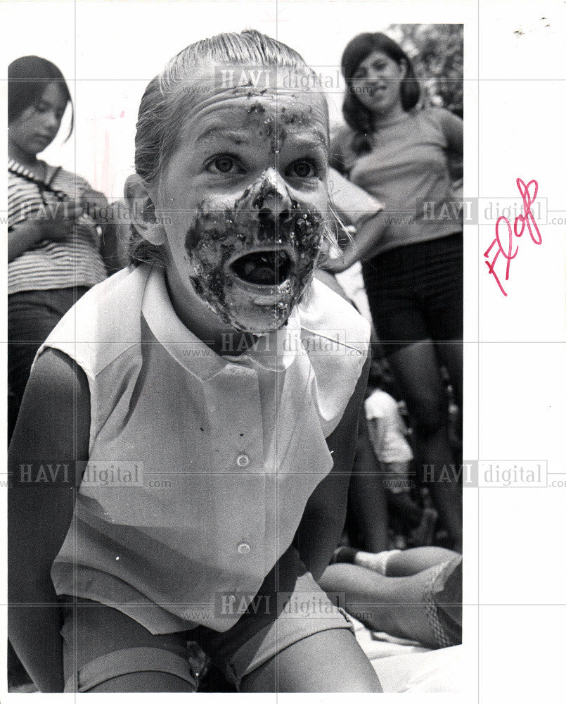 1970 Press Photo Blueberry festival - Historic Images