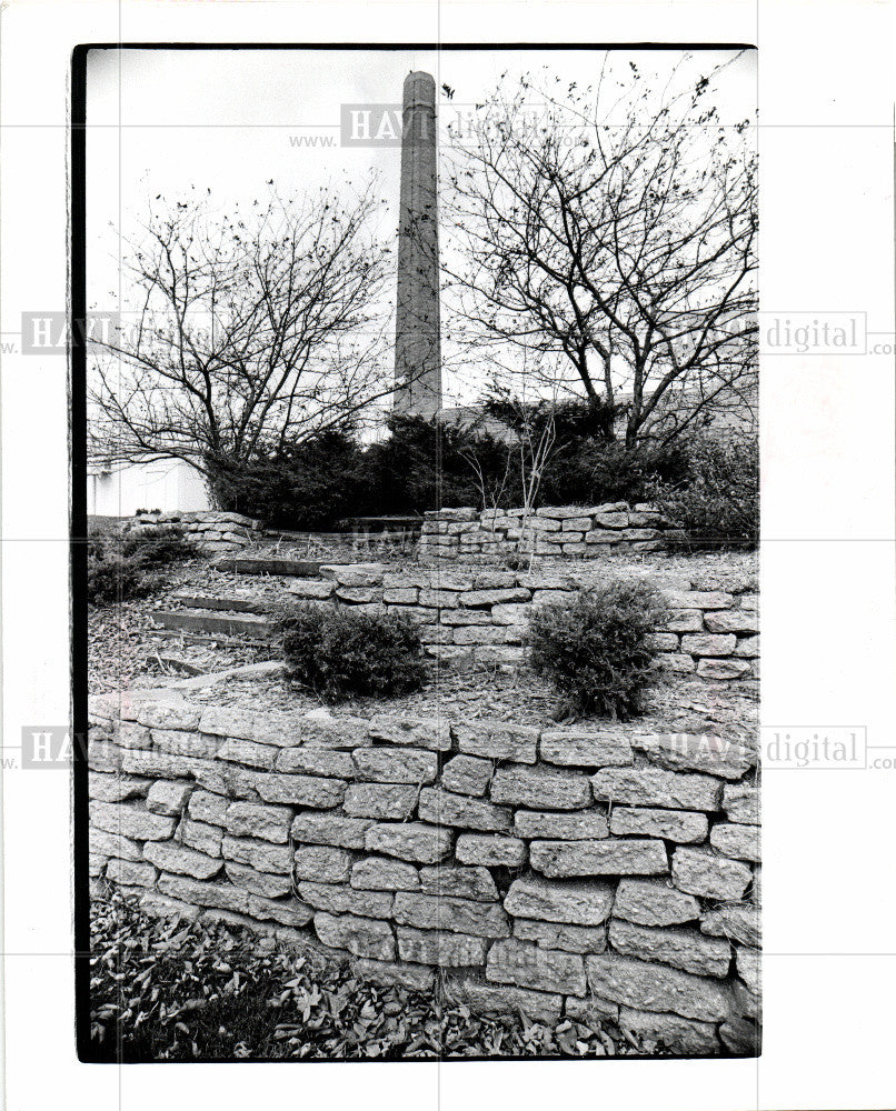 1980 Press Photo Bloomfield Art School Smoke Stack - Historic Images