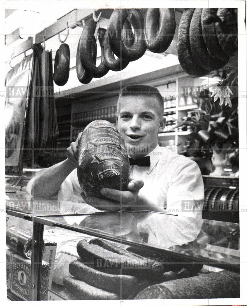 1961 Press Photo Broadway Market German - Historic Images