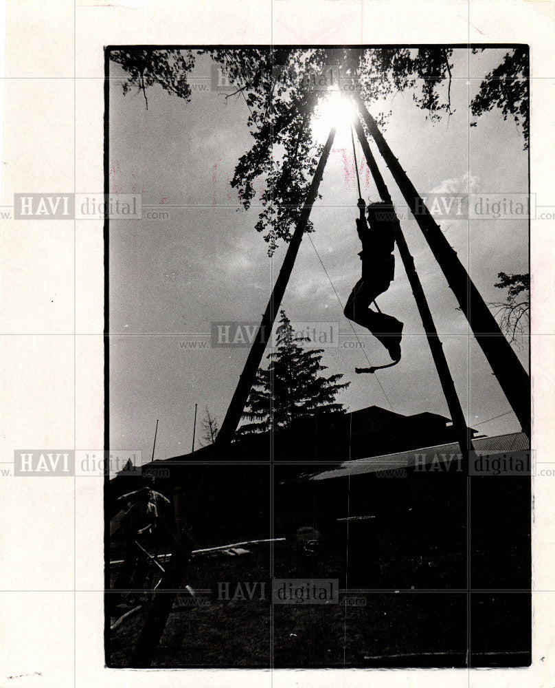 1973 Press Photo A boy and his rope - Historic Images