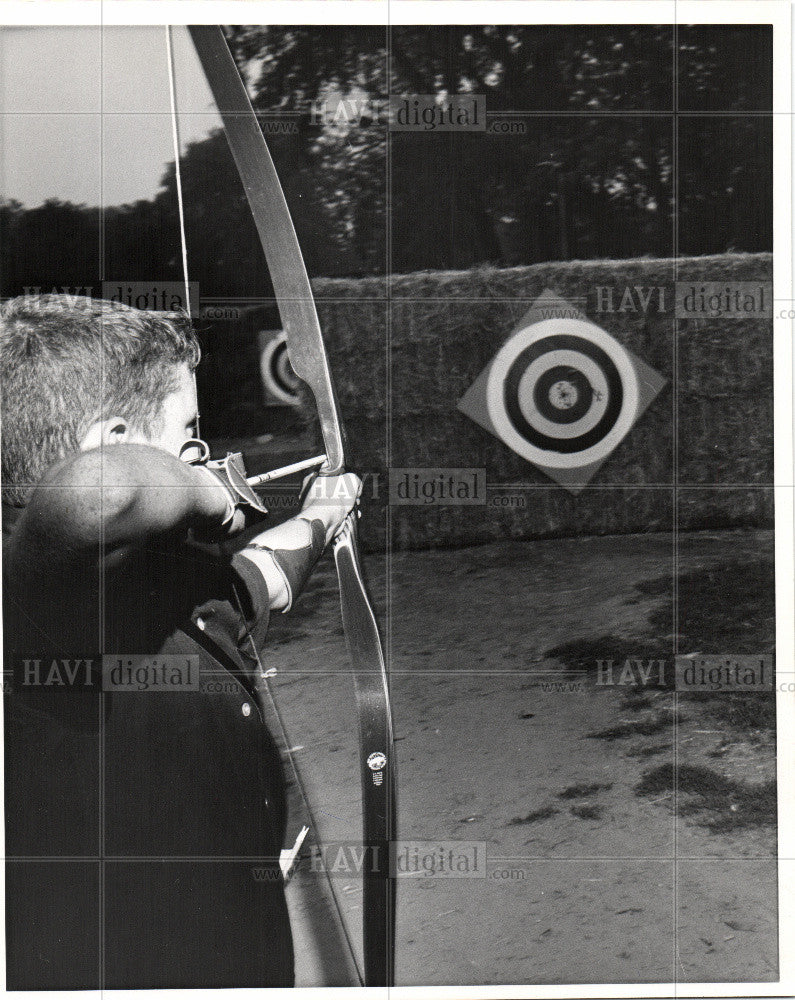 1965 Press Photo Boy aiming target Archery - Historic Images