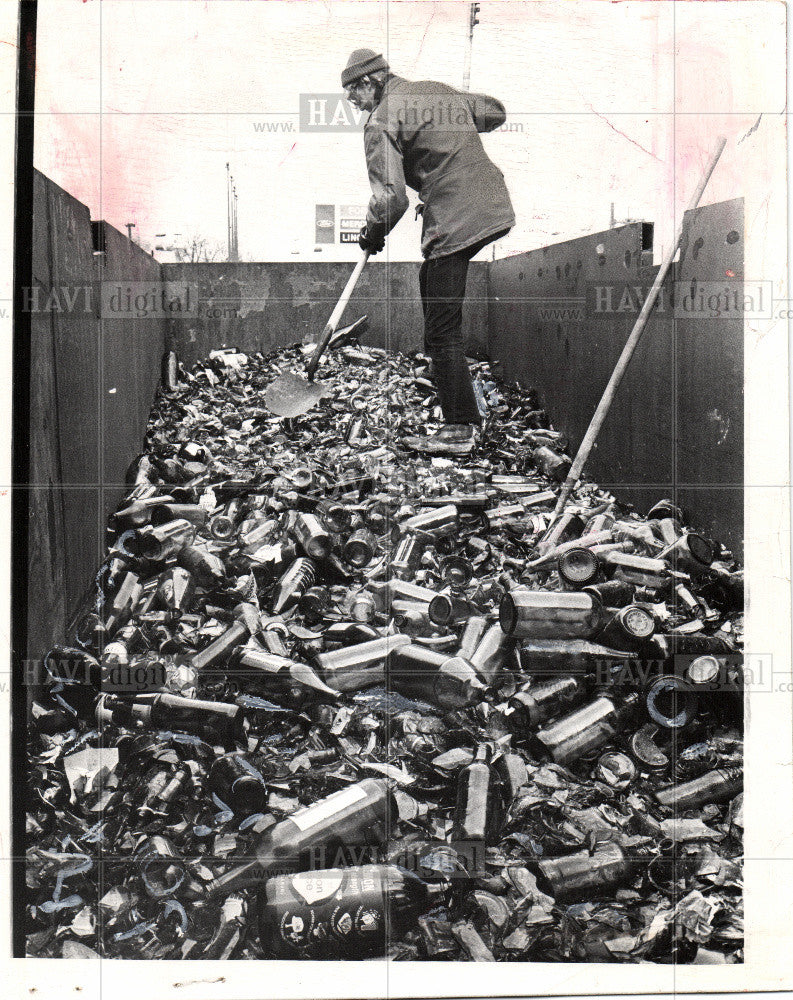 1971 Press Photo Bottle - Historic Images