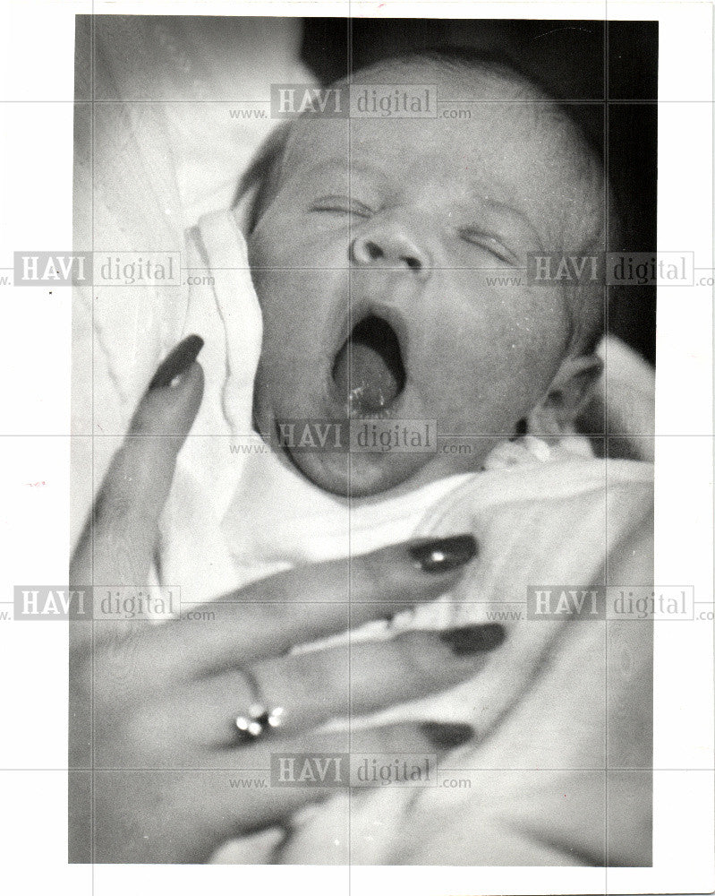 1984 Press Photo Children - Abandoned - Historic Images