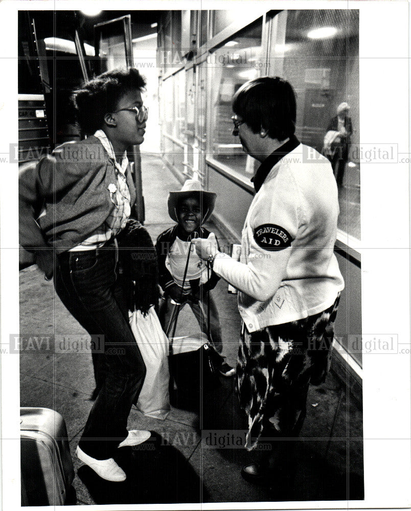 1981 Press Photo Darrian Billups Carmen Travelers aid - Historic Images